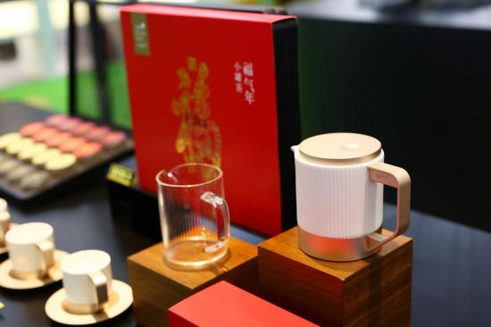 以时尚重新定义中国茶 现代派小罐茶实力诠释“圳”当红 新闻资讯 第5张