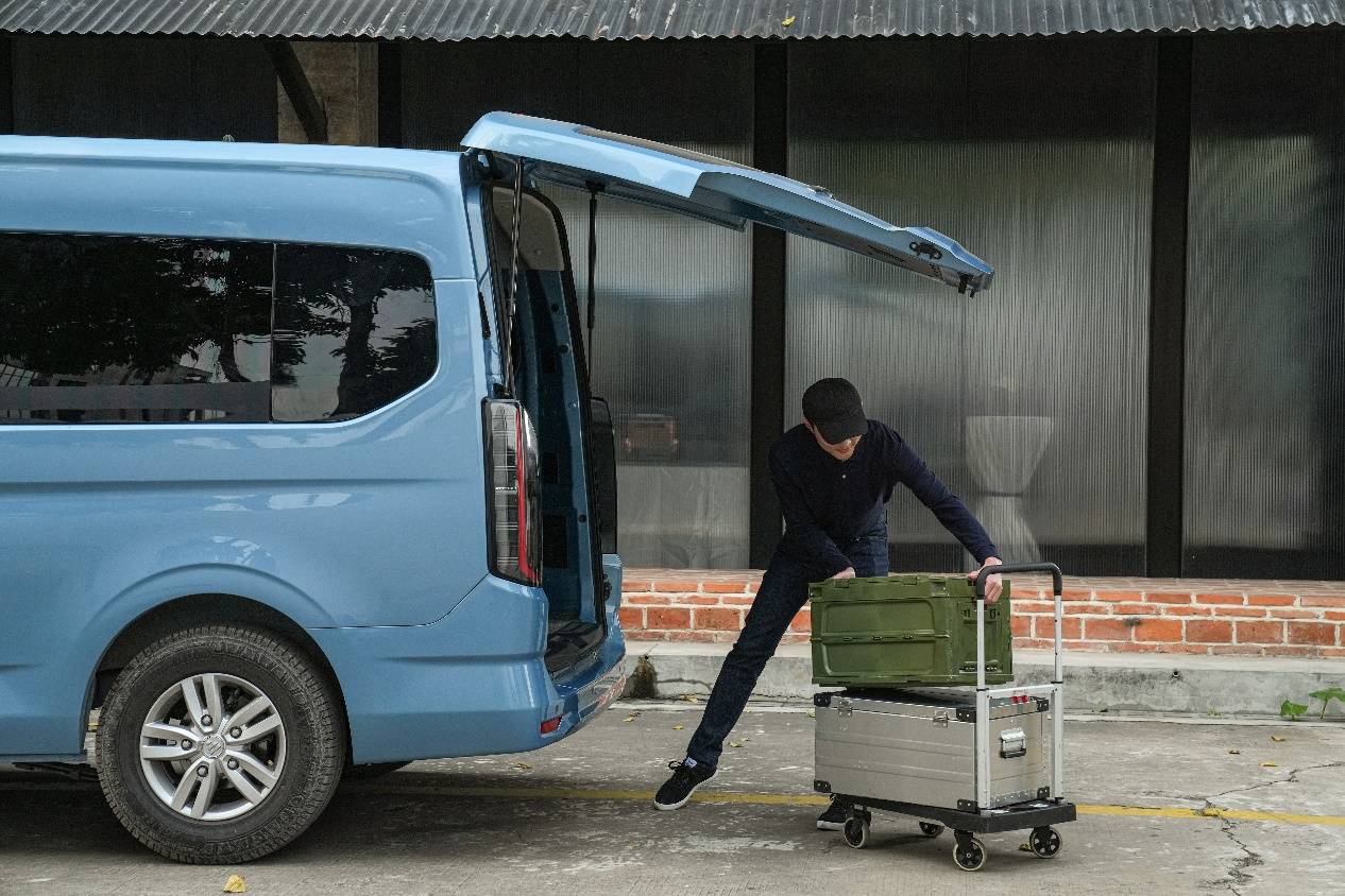 跃级空间高效节能 生意好搭档图雅诺大V专注提升价值 汽车频道 第2张