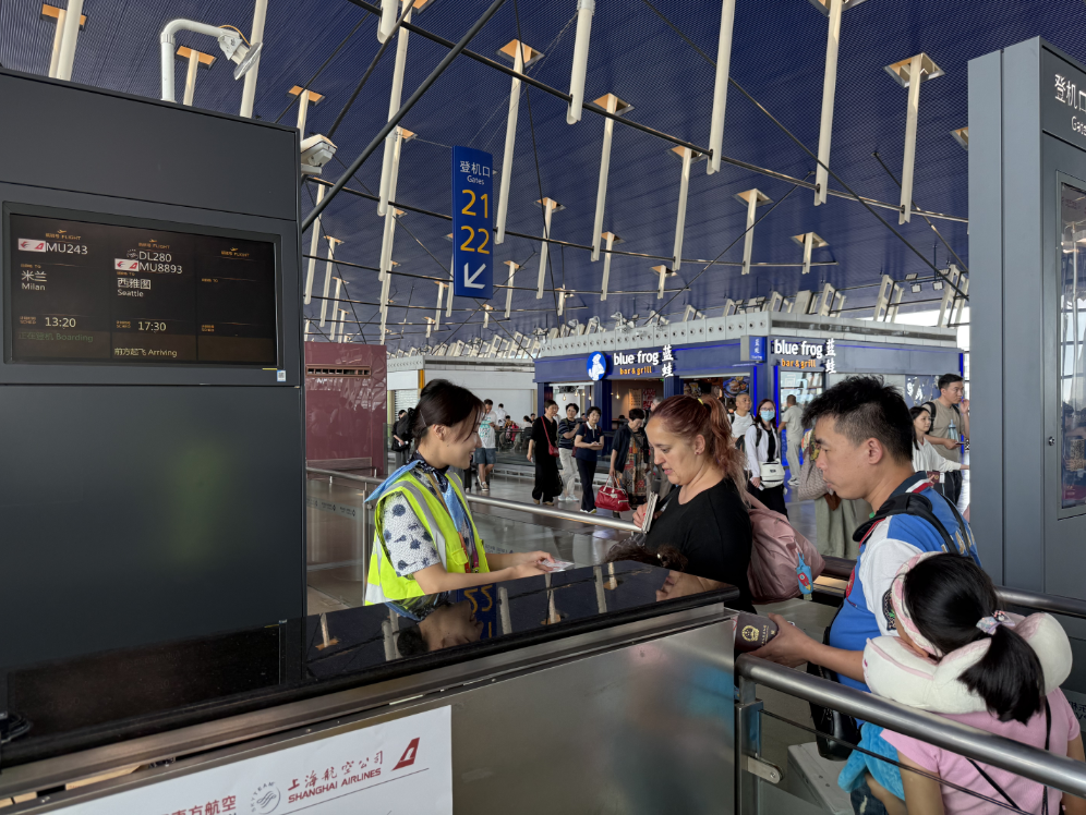 东航：暑运旺季日均计划执行3200余个航班，第11架C919客机投入运行 新闻资讯 第2张