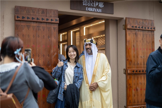 上海“沙特小镇”首日爆满!一秒穿越阿拉伯,沉浸式体验圈粉无数 新闻资讯 第5张 上海“沙特小镇”首日爆满!一秒穿越阿拉伯,沉浸式体验圈粉无数 新闻资讯 第5张