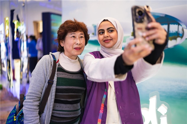 上海“沙特小镇”首日爆满!一秒穿越阿拉伯,沉浸式体验圈粉无数 新闻资讯 第6张 上海“沙特小镇”首日爆满!一秒穿越阿拉伯,沉浸式体验圈粉无数 新闻资讯 第6张