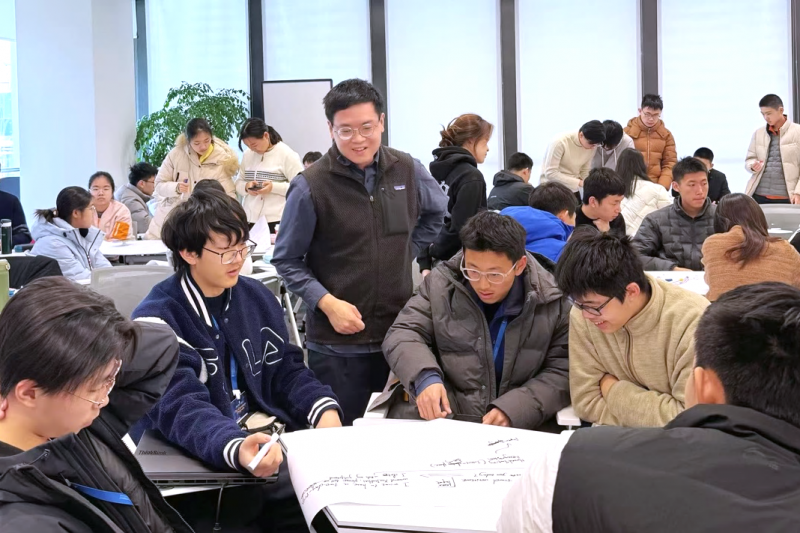 香港科技大学“卓越先修计划”首登上海 ，“AI实践力”冬令营引领上百名高中生沉浸AI实战 新闻资讯 第2张