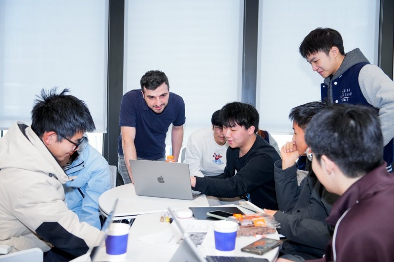 香港科技大学“卓越先修计划”首登上海 ，“AI实践力”冬令营引领上百名高中生沉浸AI实战 新闻资讯 第5张